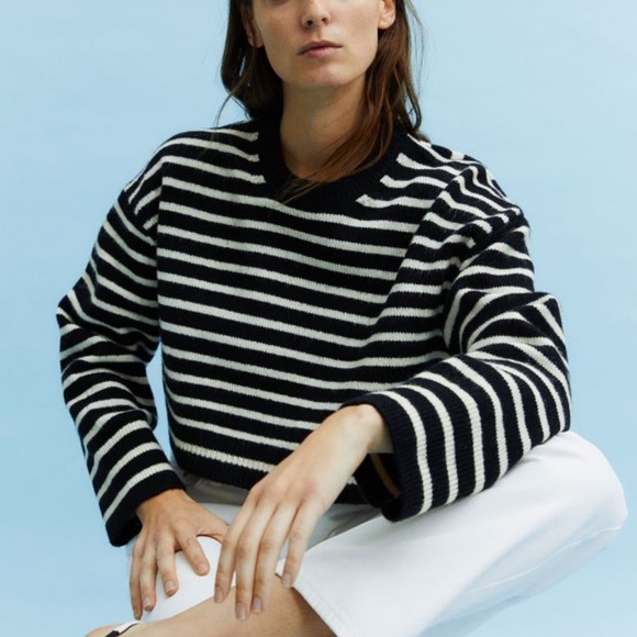 NWT Black and White Cropped Sweater - Picture 3 of 8